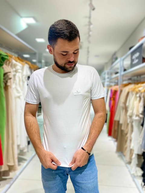 Camiseta Acostamento Logo Bordada