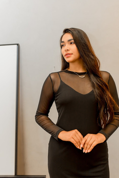 vestido mid em tule com mangas na internet