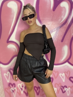 Short de cuero con frunce