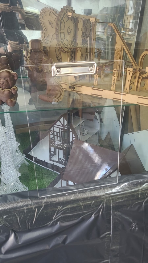 PRANCHETA CRISTAL TRANSPARENTE PRENDEDOR METAL 2MM 34CM X 23CM