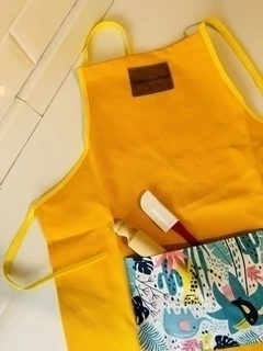 DELANTAL DE GABARDINA CON BANDANA