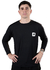 Hombre vistiendo una remera térmica Royal negra de manga larga, ideal para actividades deportivas o uso diario en climas fríos.