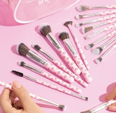 Kit de Brochas Kiss Me - comprar online
