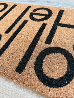 FELPUDO "AMIL" DE COCO IMPRESO CON "HELLO" - comprar online