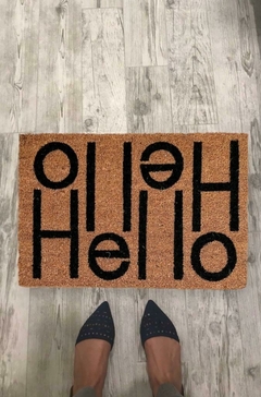 FELPUDO "AMIL" DE COCO IMPRESO CON "HELLO" en internet