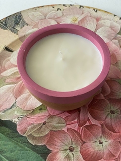 VELA "PINK" DE SOJA EN CUENCO DE MADERA PINTADO