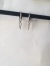 Aros argolla con triangulo colgante. - comprar online