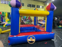 CASTELO COM PISCINA DE BOLINHAS - C/ MOTOR - 2.80m x 2.80m x 2.40m - Gold Brinquedos Infláveis