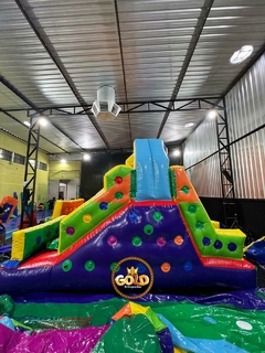 MINI TOBOGÃ COM ESCALADA - C/ MOT0R - 4.20m x 2.10m x 3,00 - Gold Brinquedos Infláveis