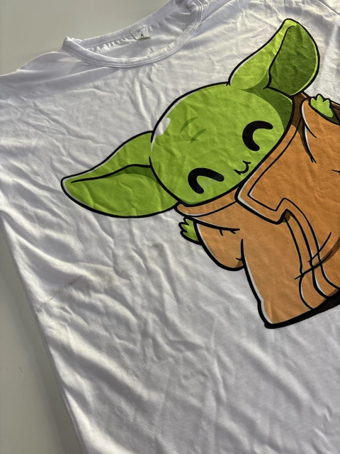 Remera outlet adulto - BABY YODA - comprar online
