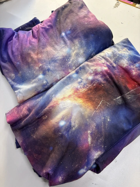 MANTA BUZO ADULTO PLUSH OUTLET - GALAXIA