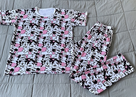 Pijama Adulto Media Estación FULL PRINT MINNIE Y MICKEY - comprar online