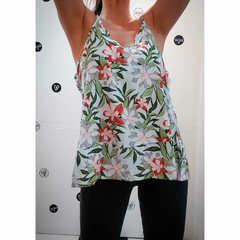 MUSCULOSA DE FIBRANA ESTAMPADA CON TIRITAS Y VOLADOS