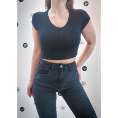 TOP DE VISCOSA CUELLO "V"