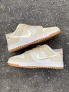 Nike SB Dunk Low - Dourado
