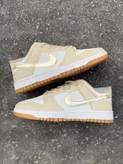 Nike SB Dunk Low - Dourado