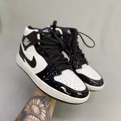 Nike Air Jordan 1 Cano Alto - Preto com Branco na internet