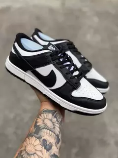 Nike SB Dunk Low - Preto e Branco na internet