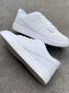 Nike SB Dunk Low - Branco - SneakersImports