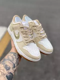 Nike SB Dunk Low - Dourado - SneakersImports