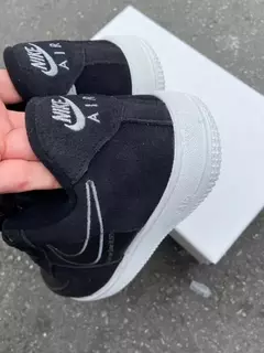 Nike Air Force 1 - Preto sola Branco