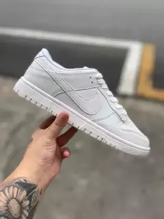 Nike SB Dunk Low - Branco - comprar online