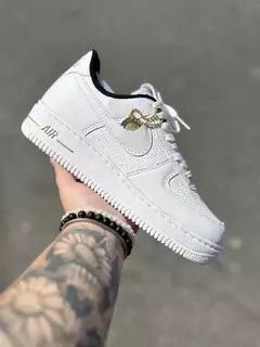 Nike Air Force 1 - Branco Detalhe Preto na internet
