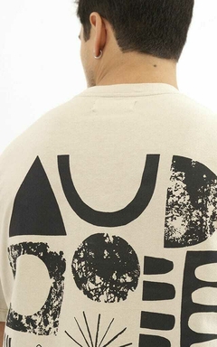 Remera Scribble