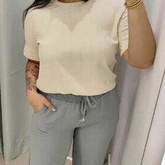 Blusa Manga Curta Gola Trançada - comprar online
