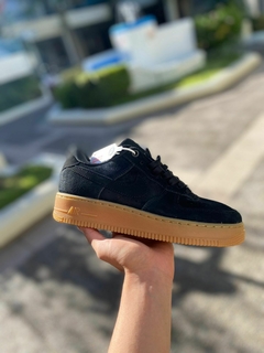 Air Force 1 '07 LV8 Gamuza Negra suela marrón en internet