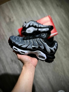 NIKE TN AIR MAX PLUS BLACK METALLIC SILVE