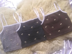 Tops con flores bordadas