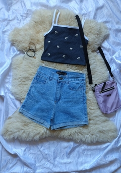 Outfit: top flores + short elastizado