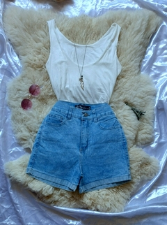 Outfit: body blanco + short elastizado