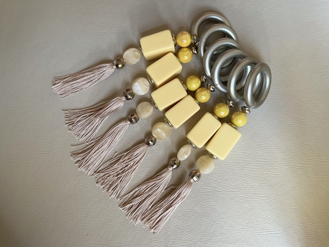 Porta guardanapo em resinas cores amarelo e bege