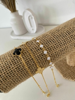 Pulseira Trevo Branco Folheado - comprar online