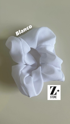Scrunchie blanca
