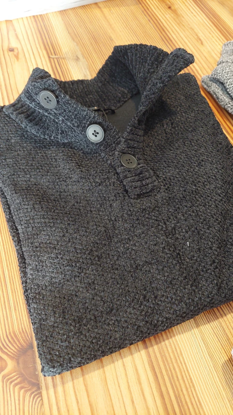 Sweater Chenille con botones