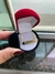 Pulseira infantil personalizada com nome em preto, menina na lateral na internet