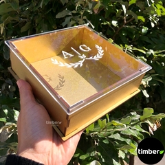 Caixa de MDF (DOURADA) com tampa de acrílico transparente personalizada