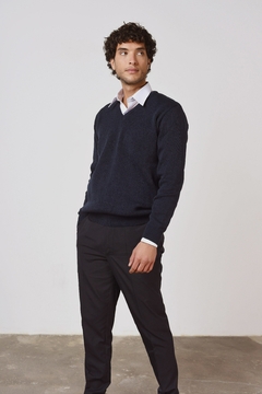 SWEATER ESCOTE V AZUL HOMBRE en internet