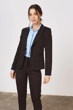 1 CAMISA CELESTE M/L + 1 PANTALÓN NEGRO + 1 BLAZER NEGRO