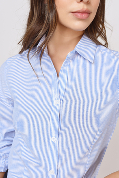 2 CAMISAS M/L RAYADAS CELESTE Y BLANCO + 1 PANTALÓN AZUL DE MUJER - prueba