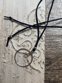 Collar gamuza circulo