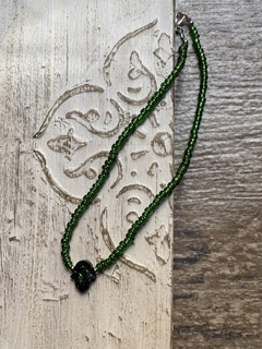 Collar hamsa y vidrio en internet