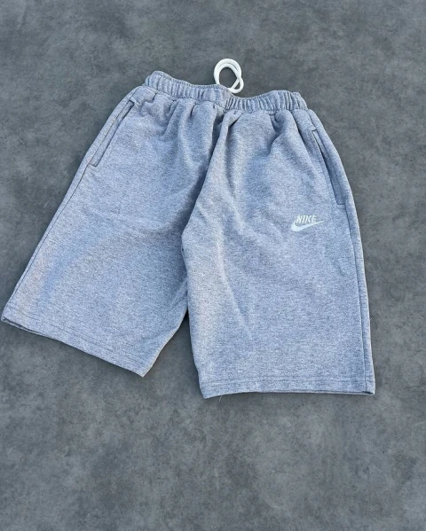 Shorts Nike Club Flow Cinza