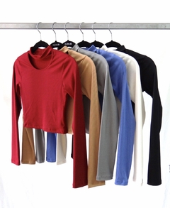 REMERA CON ABERTURA