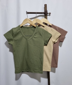 Remera cuello en v - comprar online
