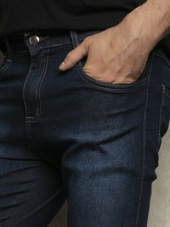 Calça Jeans Escura Slim Fit Com Lavagem - comprar online