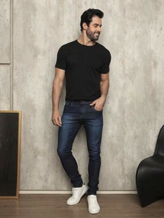 Calça Jeans Escura Slim Fit Com Lavagem
